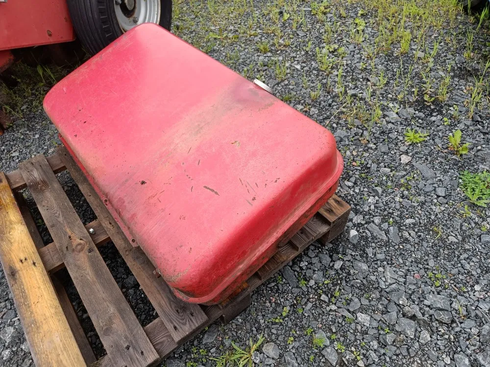 Sampo 410 leikkuupuimurin / polttoainetankki