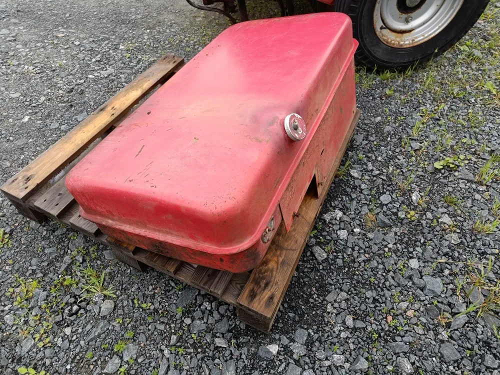 Sampo 410 leikkuupuimurin / polttoainetankki