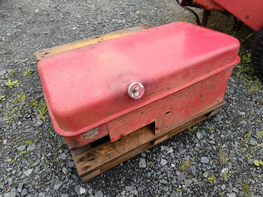 Sampo 410 leikkuupuimurin / polttoainetankki