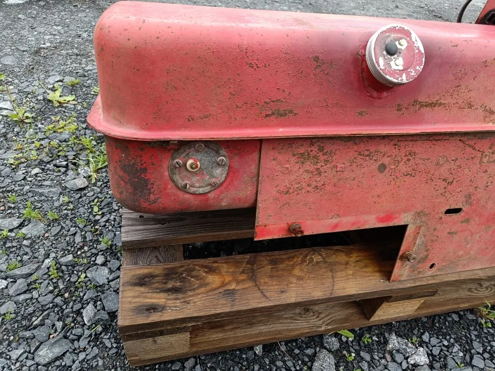 Sampo 410 leikkuupuimurin / polttoainetankki