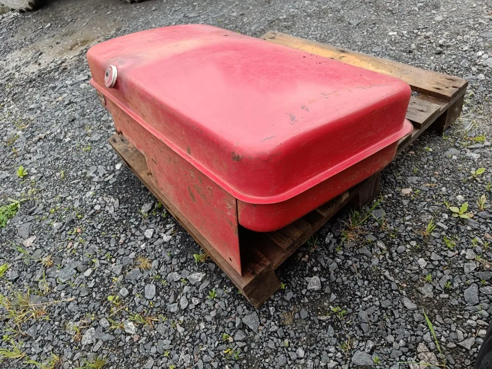 Sampo 410 leikkuupuimurin / polttoainetankki