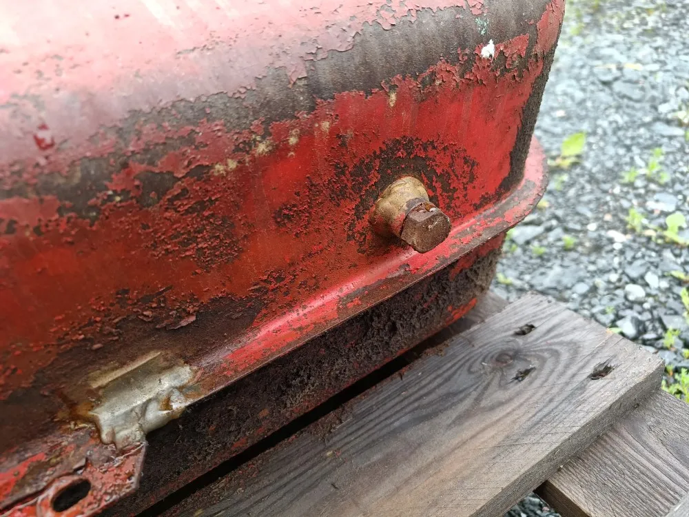 Sampo 410 leikkuupuimurin / polttoainetankki