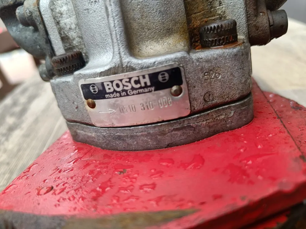 Sampo 410 leikkuupuimurin / hydrauliikkapumppu