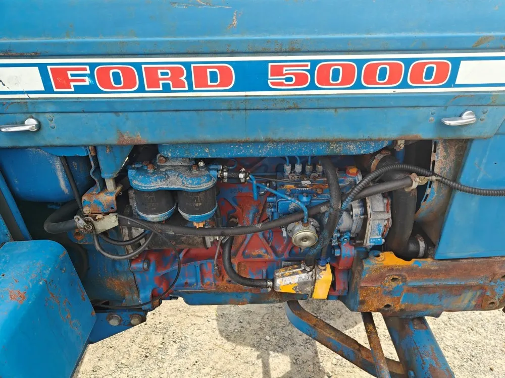 Ford 5000 traktori alkuperäiskuntoinen / Hara hytillä ja paljon hydrauliikkaa!