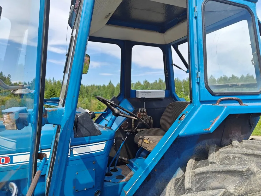 Ford 5000 traktori alkuperäiskuntoinen / Hara hytillä ja paljon hydrauliikkaa!