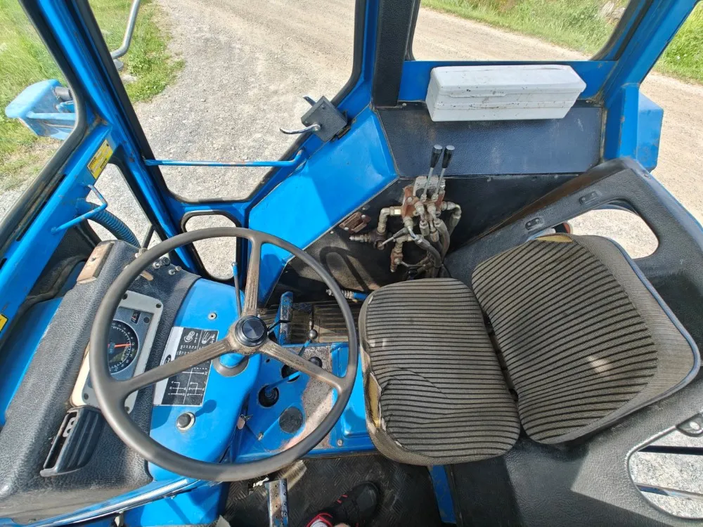 Ford 5000 traktori alkuperäiskuntoinen / Hara hytillä ja paljon hydrauliikkaa!