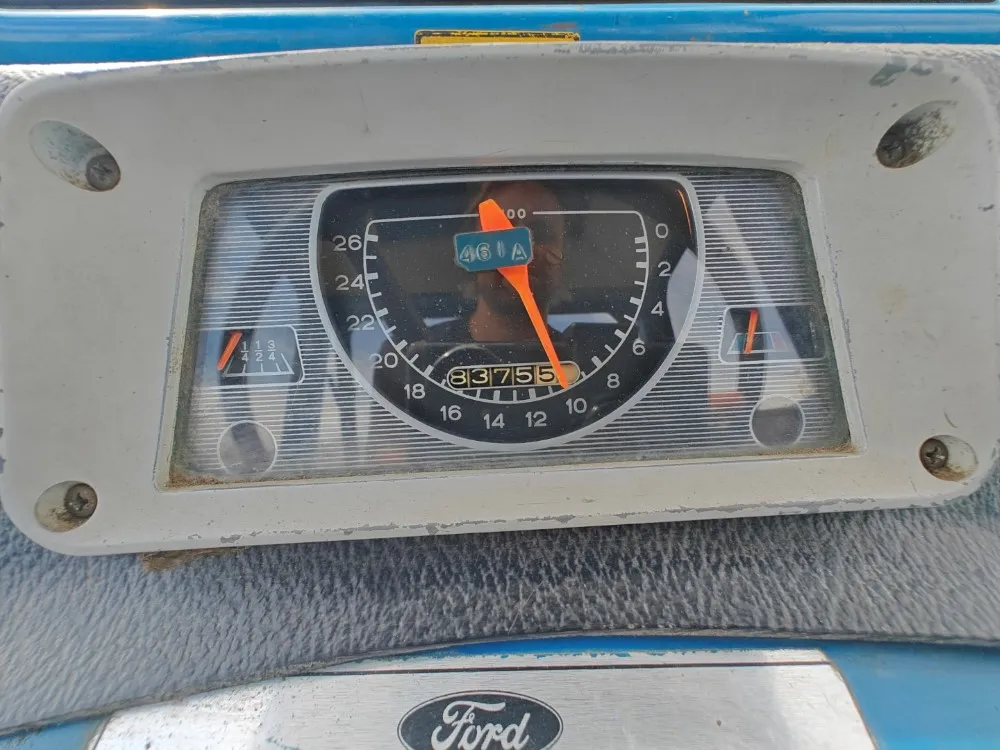 Ford 5000 traktori alkuperäiskuntoinen / Hara hytillä ja paljon hydrauliikkaa!