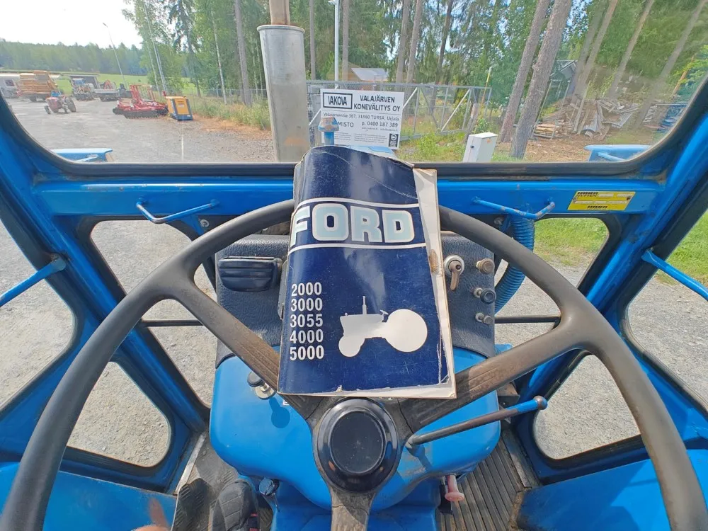 Ford 5000 traktori alkuperäiskuntoinen / Hara hytillä ja paljon hydrauliikkaa!