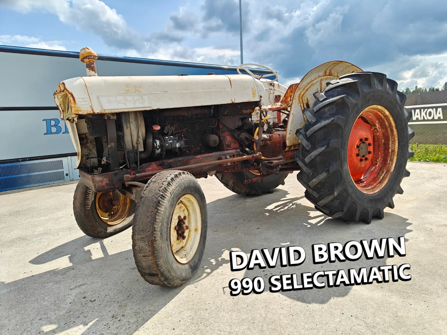 David Brown 990 Selectamatic traktori / Laittoon tai varaosiksi