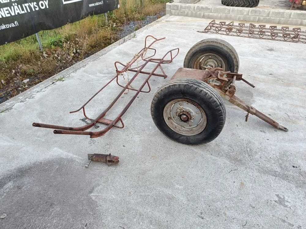 Paalirata ja Tuhti väliakseli / Welger AP400 paalaimesta