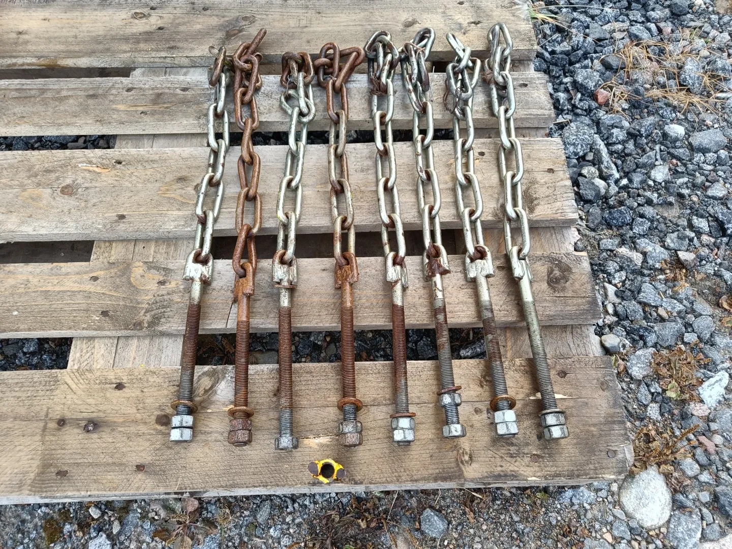 Paripyörien kiinnitysketjut 8 kpl /