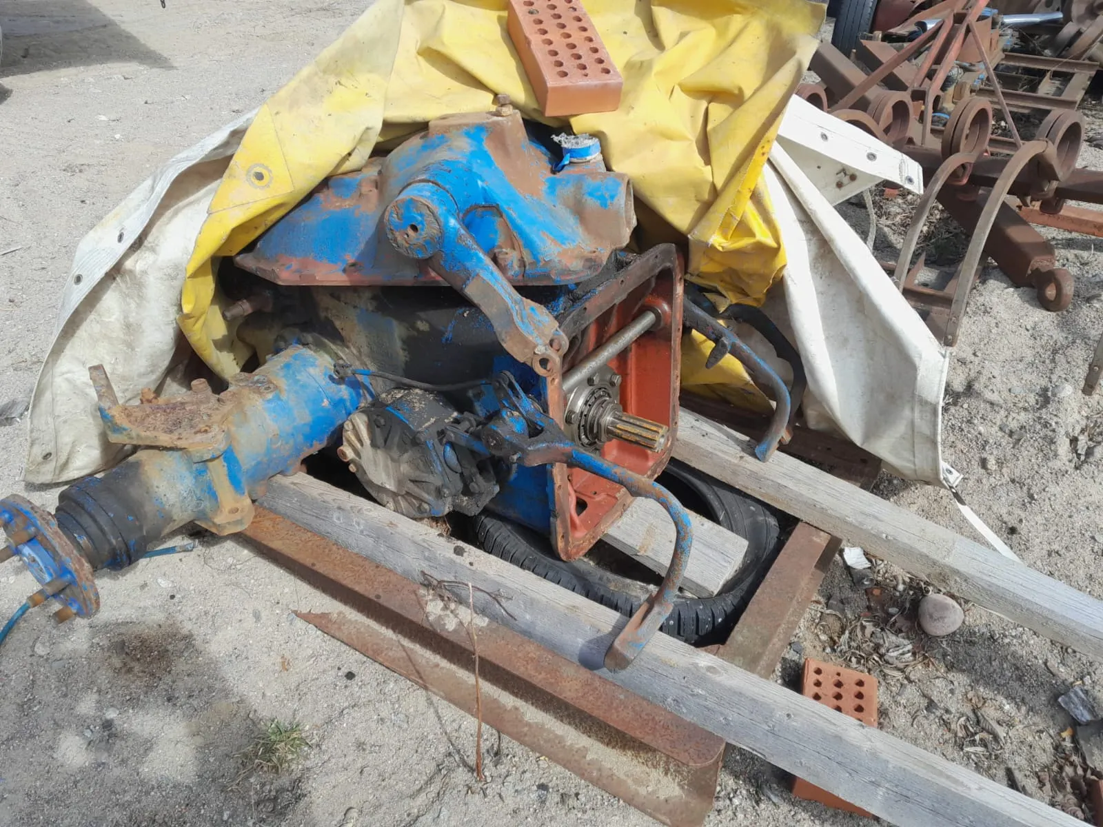 Fordson Super Major perä / Lisäksi vaihdelaatikko ja lokasuojat