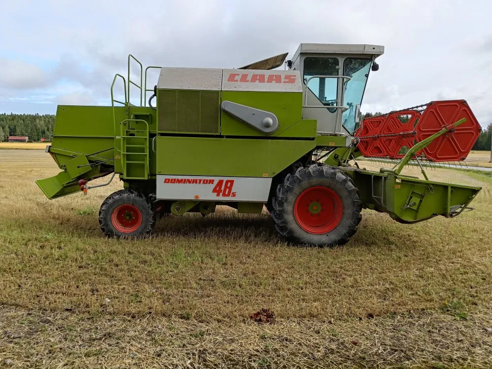 Claas Dominator 48S leikkuupuimuri / Hydraulisella torvella
