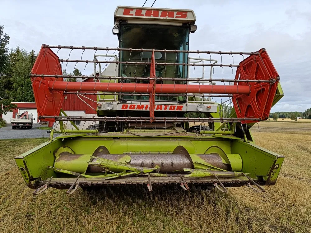 Claas Dominator 48S leikkuupuimuri / Hydraulisella torvella