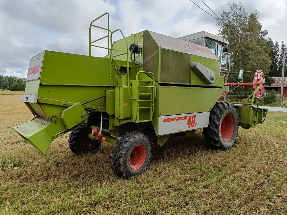 Claas Dominator 48S leikkuupuimuri / Hydraulisella torvella
