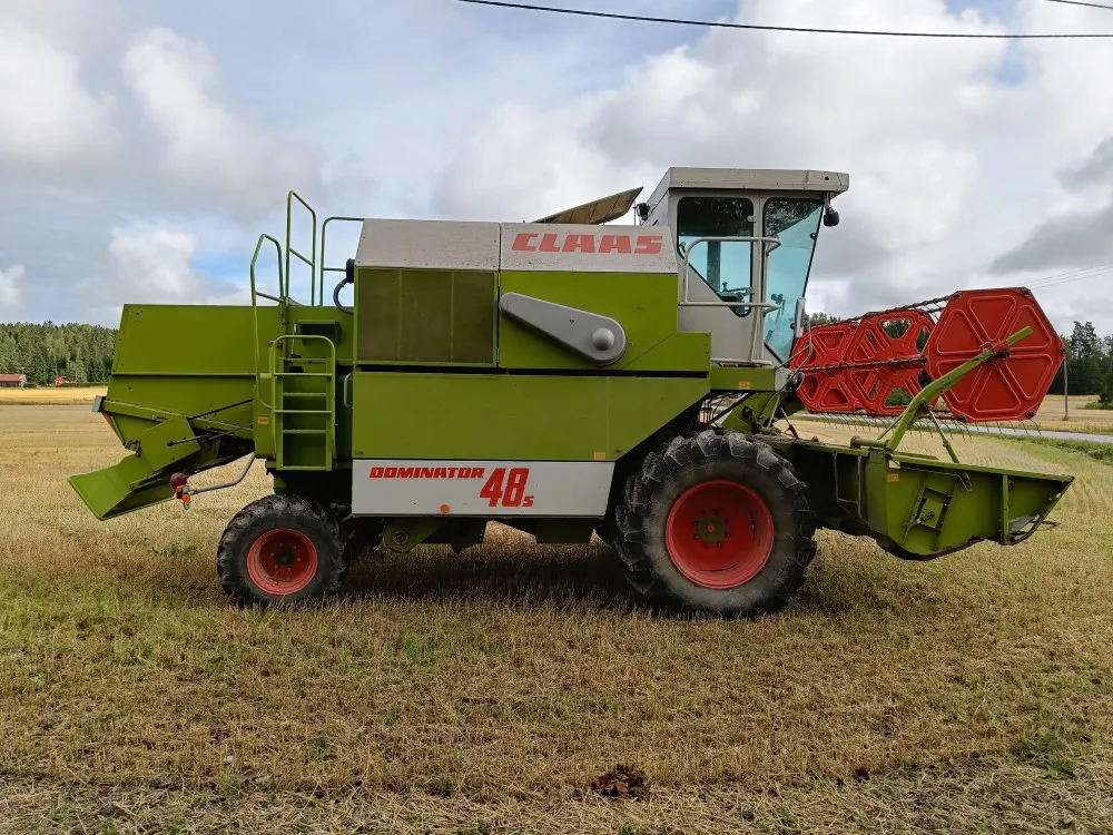 Claas Dominator 48S leikkuupuimuri / Hydraulisella torvella
