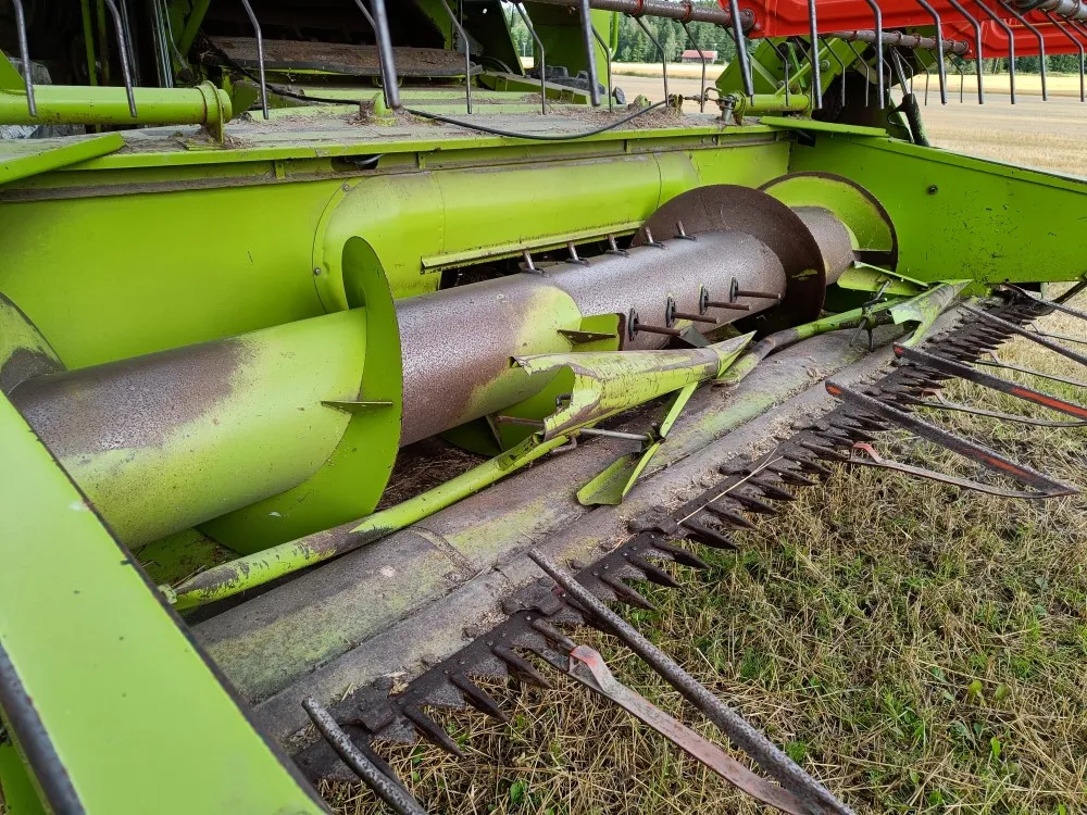 Claas Dominator 48S leikkuupuimuri / Hydraulisella torvella