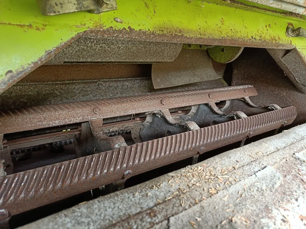 Claas Dominator 48S leikkuupuimuri / Hydraulisella torvella
