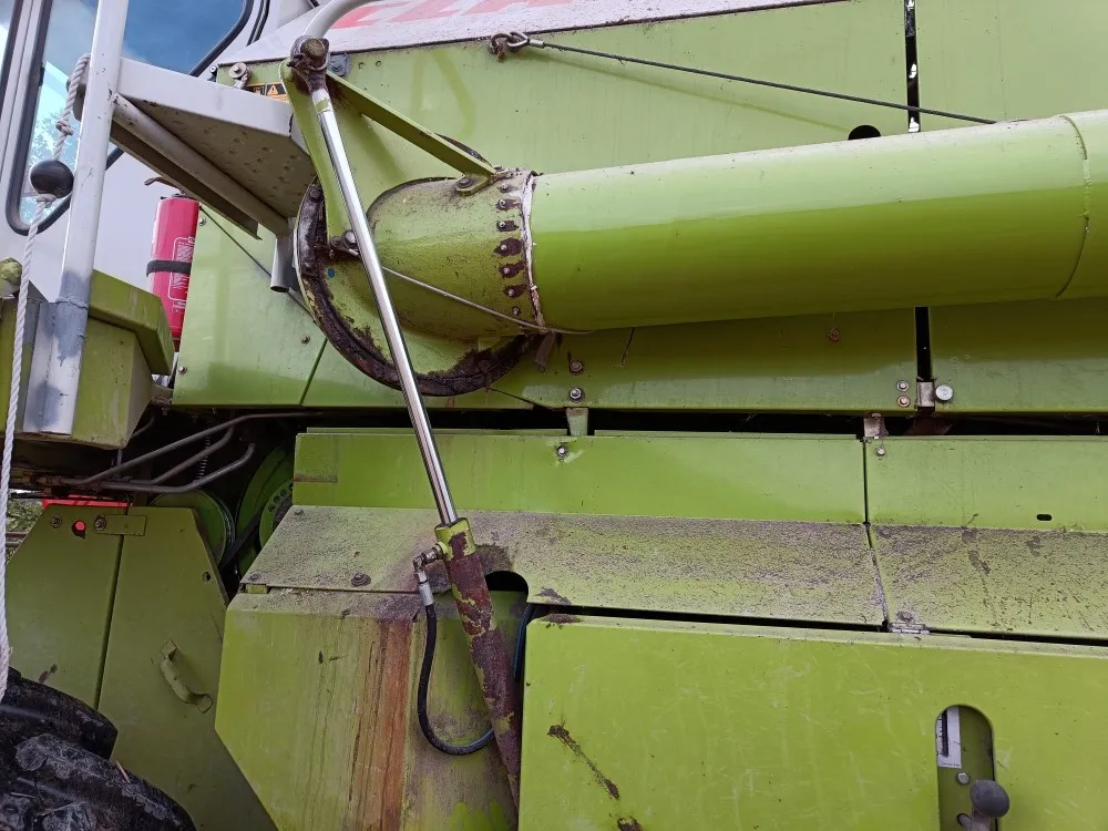 Claas Dominator 48S leikkuupuimuri / Hydraulisella torvella