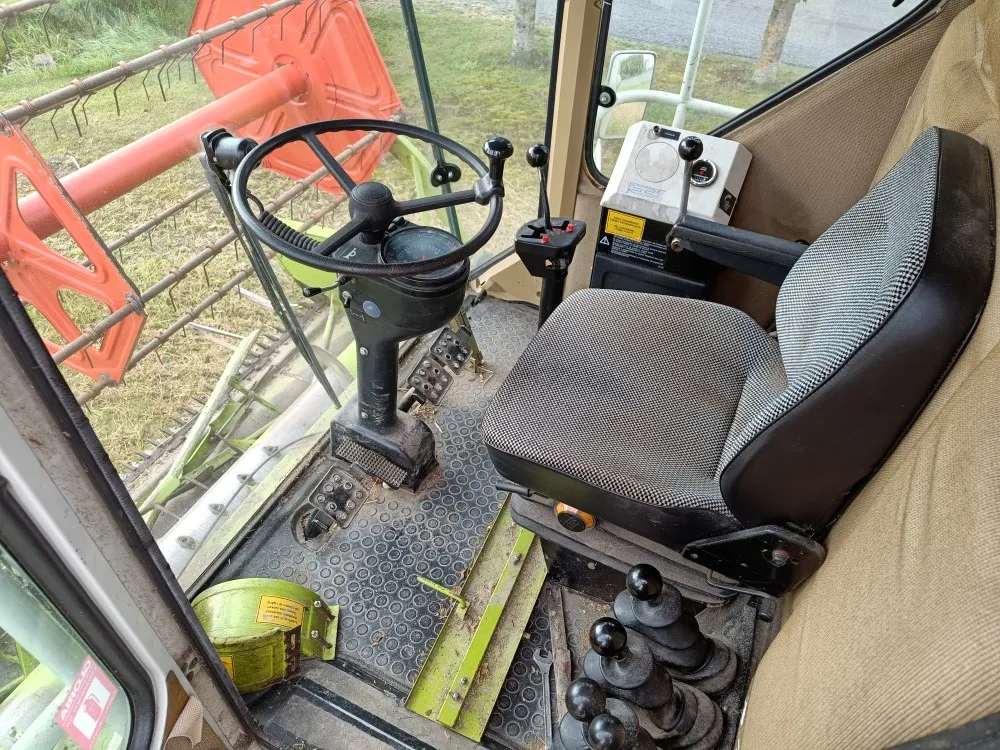 Claas Dominator 48S leikkuupuimuri / Hydraulisella torvella