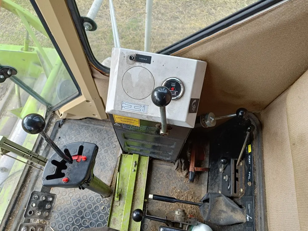 Claas Dominator 48S leikkuupuimuri / Hydraulisella torvella