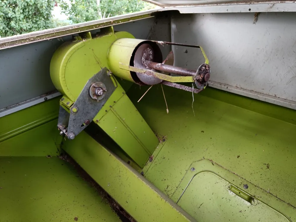 Claas Dominator 48S leikkuupuimuri / Hydraulisella torvella