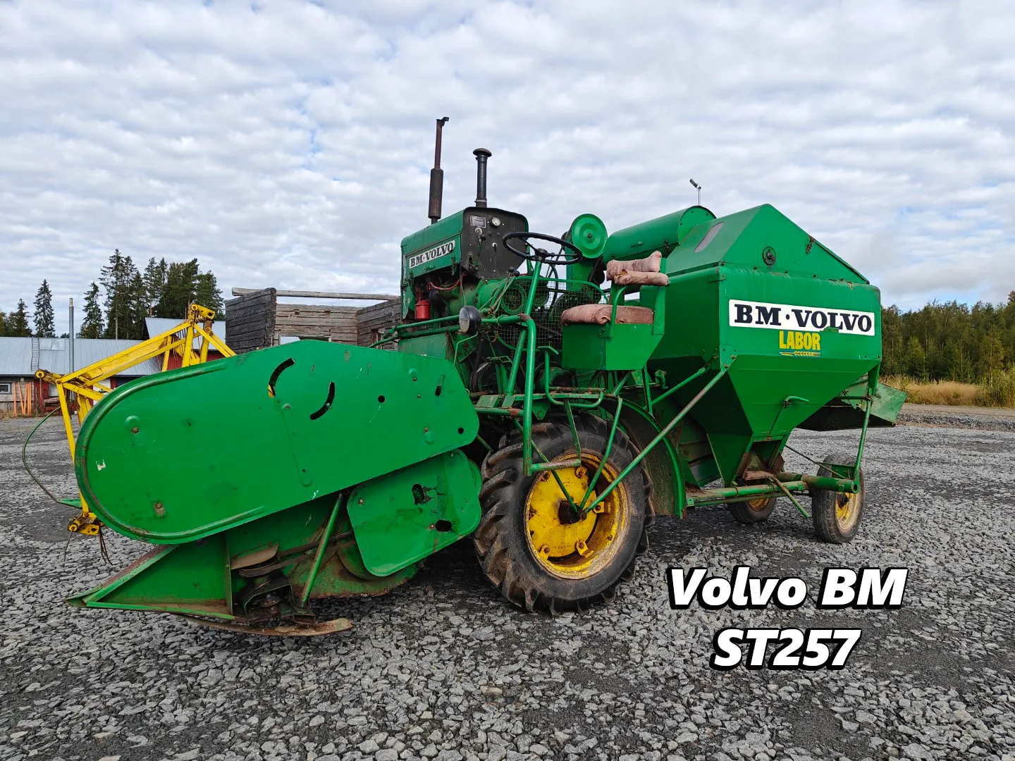 Volvo BM ST257 leikkuupuimuri / työleveys 190cm, vaikka koeruutupuimuriksi