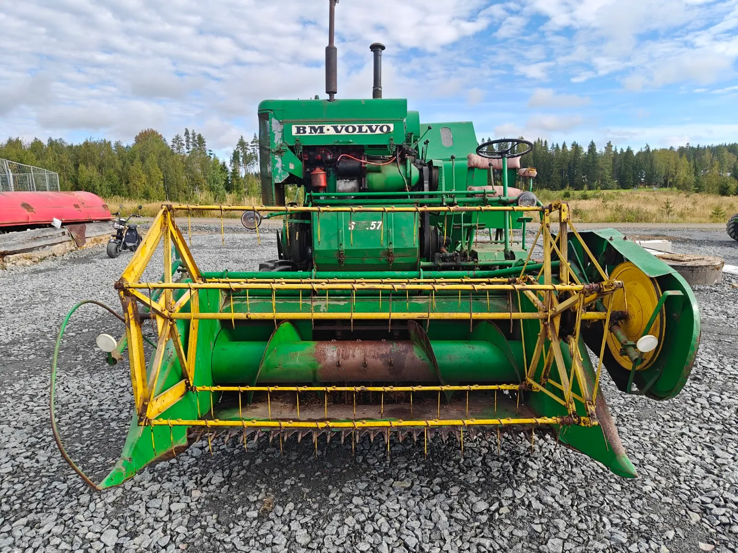 Volvo BM ST257 leikkuupuimuri / työleveys 190cm, vaikka koeruutupuimuriksi