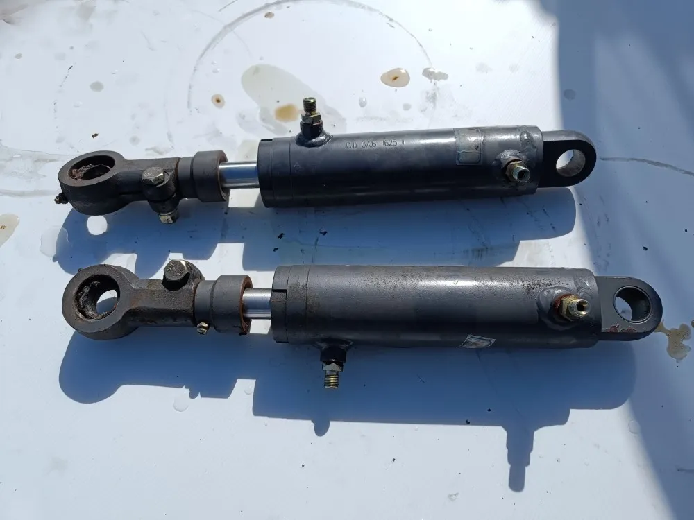 Hydraulisylinterit 2 kpl / trukin kallistuksesta