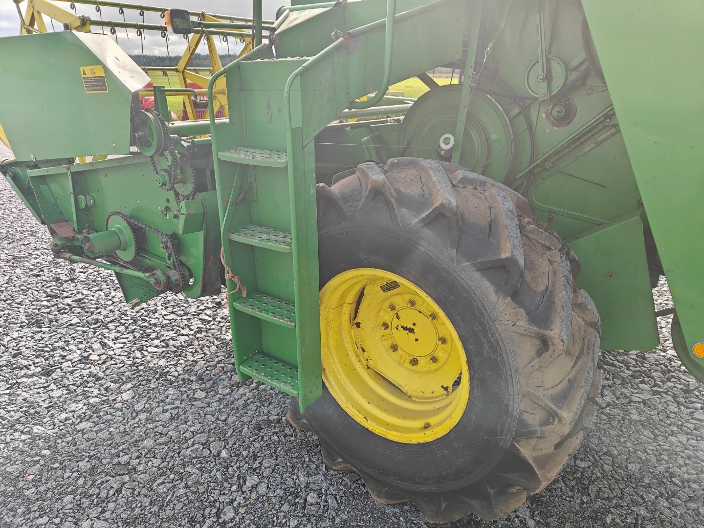 John Deere 942 leikkuupuimuri / Katso video!