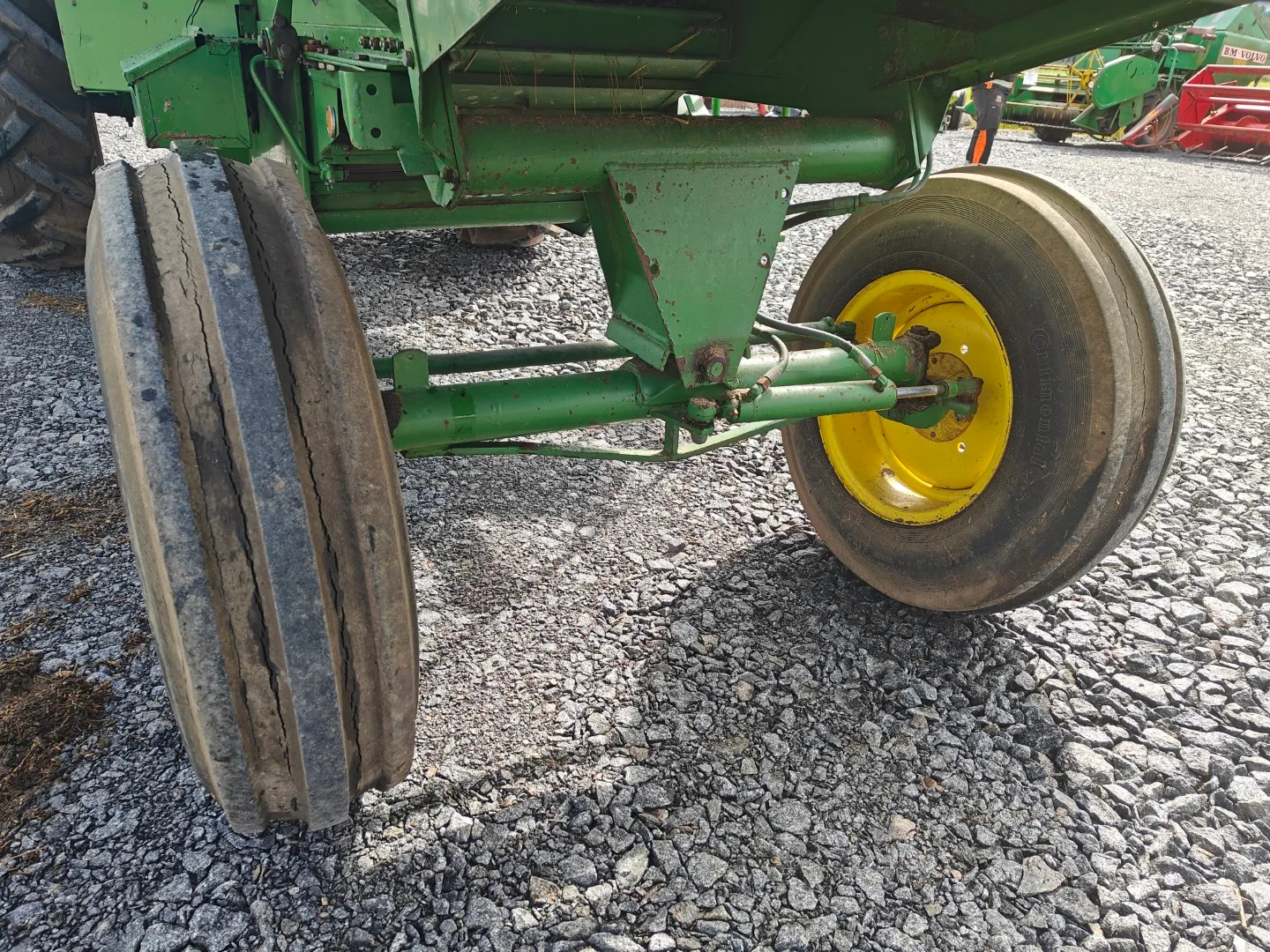 John Deere 942 leikkuupuimuri / Katso video!