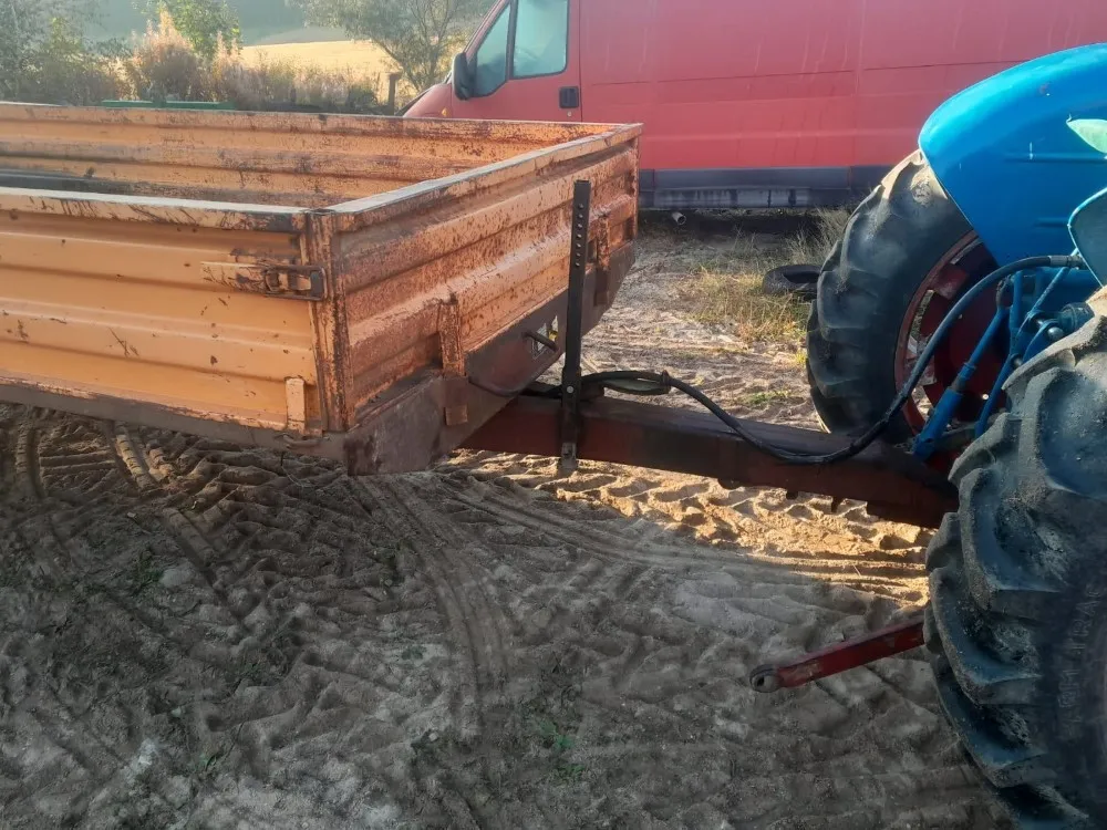 Kippikärry Velsa 1-akselinen peltilaidoilla /
