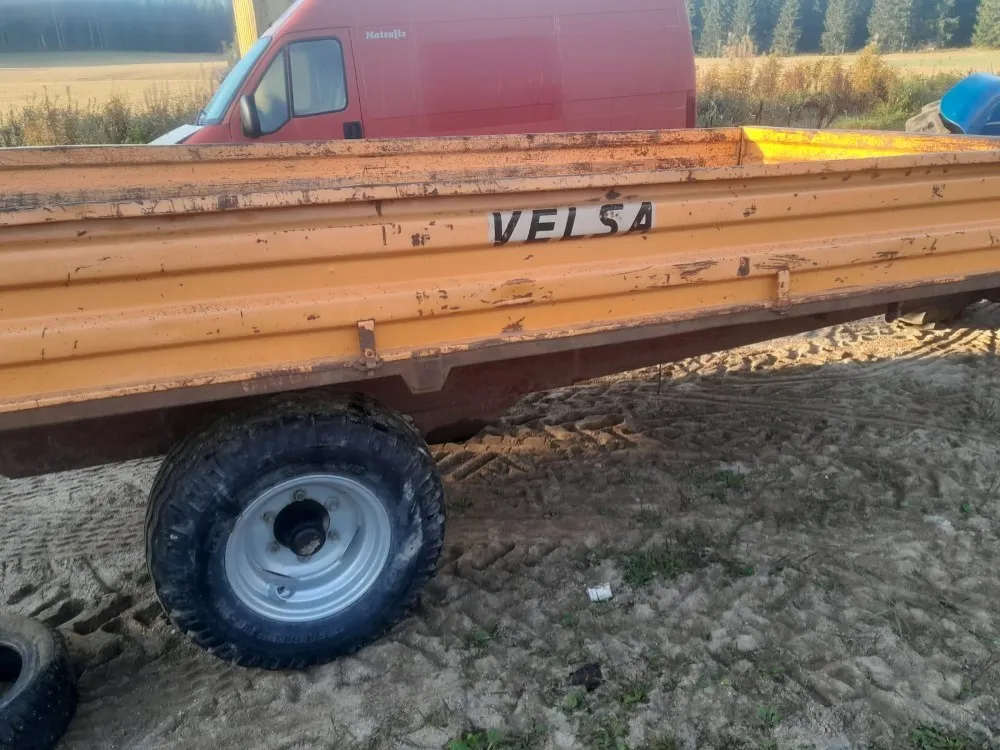 Kippikärry Velsa 1-akselinen peltilaidoilla /