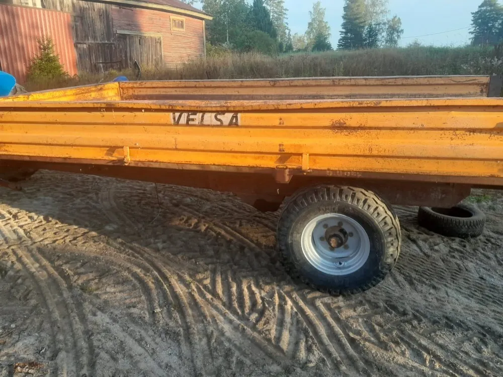 Kippikärry Velsa 1-akselinen peltilaidoilla /