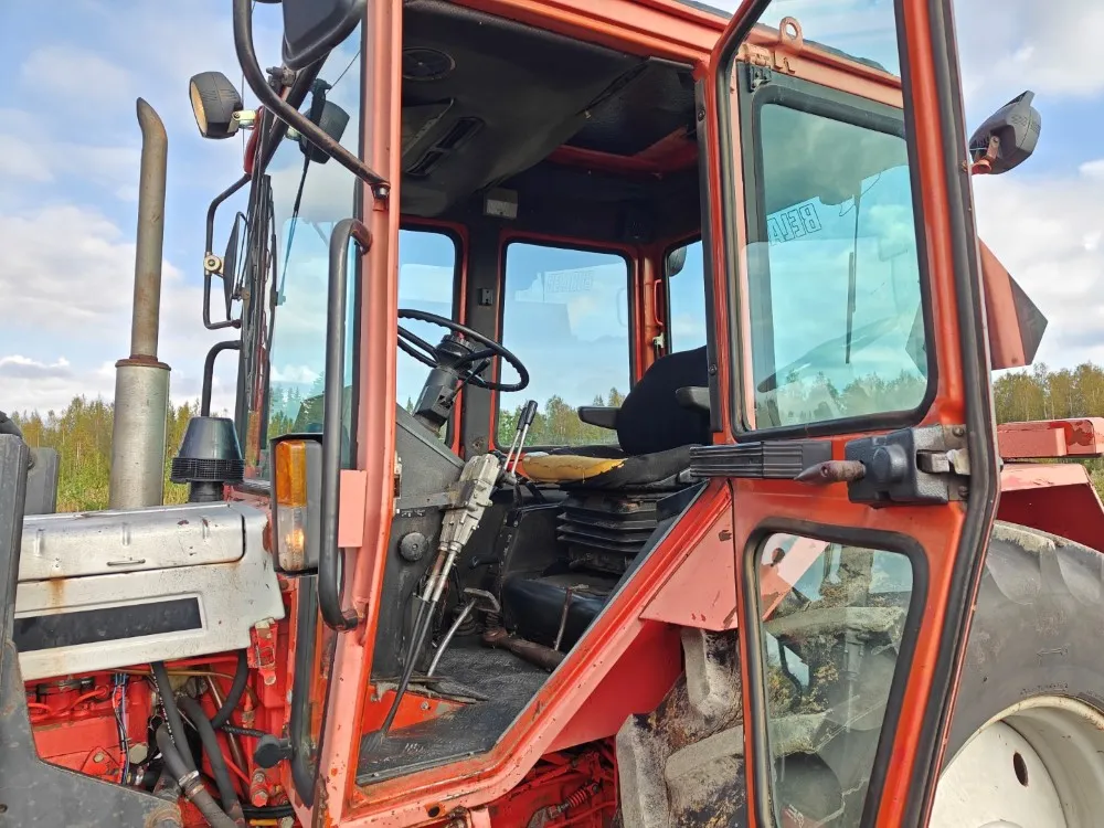 Belarus Agross 526HX / Quicke 4300US etukuormaajalla, katso video!