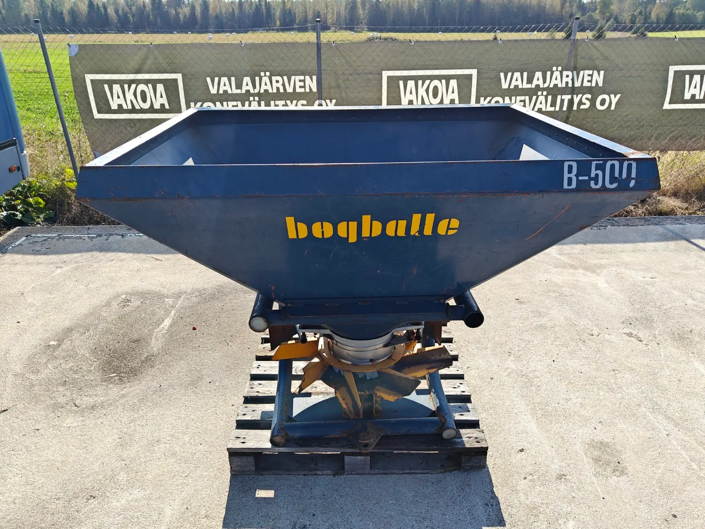 Bogballe B500 pintaleviitn / Kantikkaalla säiliöllä