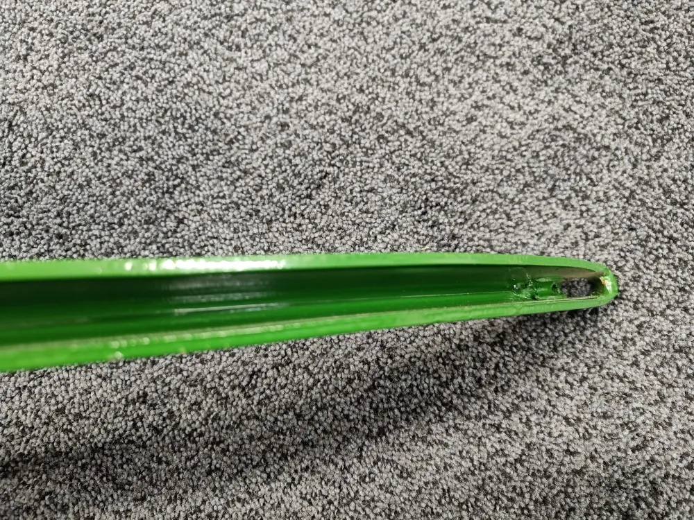 John Deere paalainmalleihin sopiva neula /