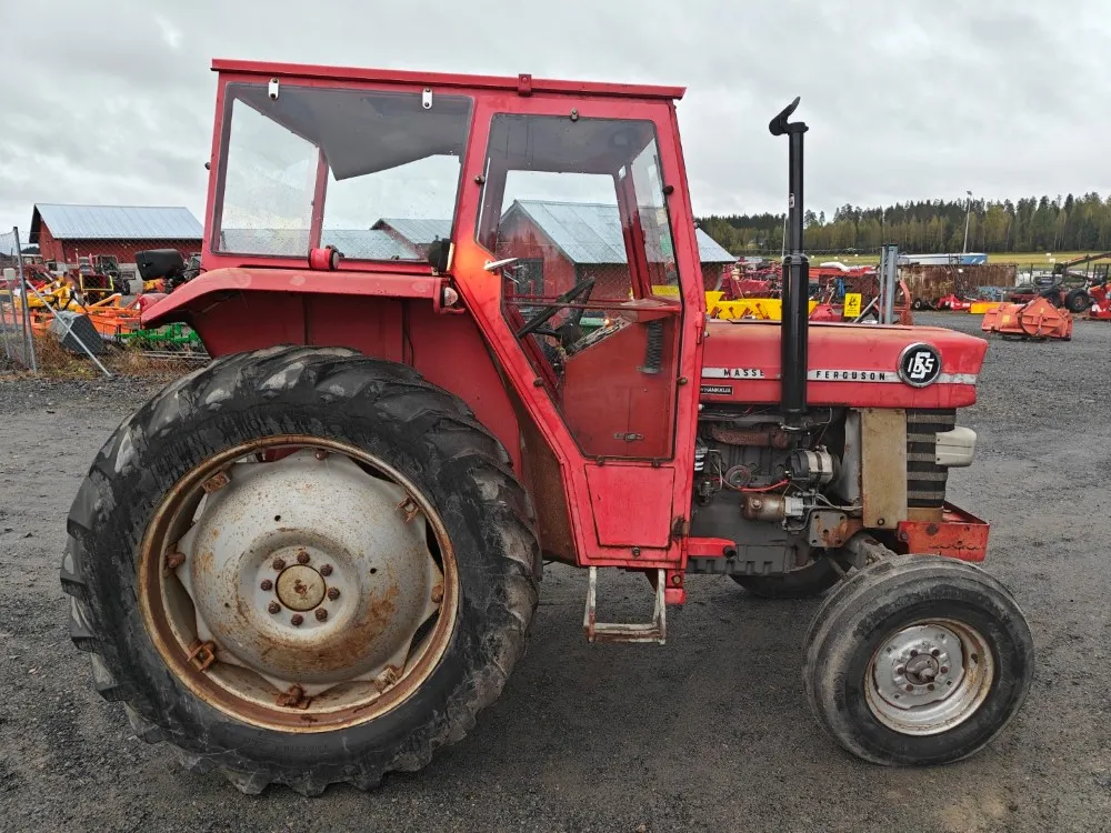 Massey Ferguson 165, 165S ja 175 traktoreita /