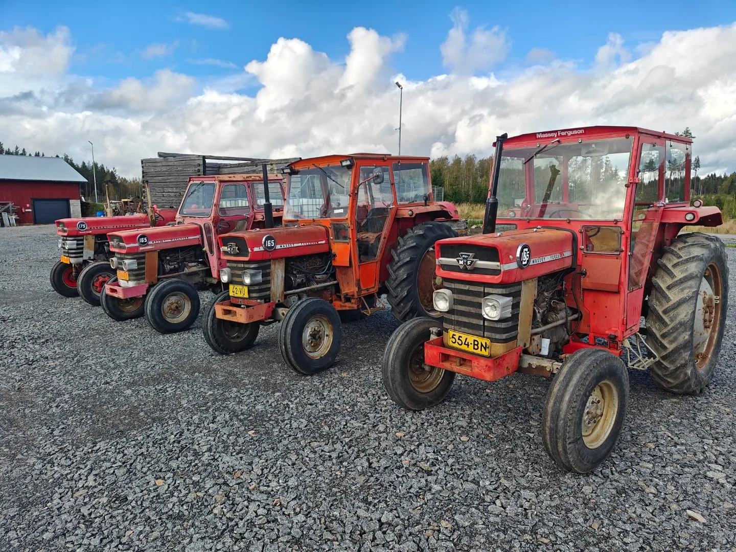 Massey Ferguson 165, 165S ja 175 traktoreita /