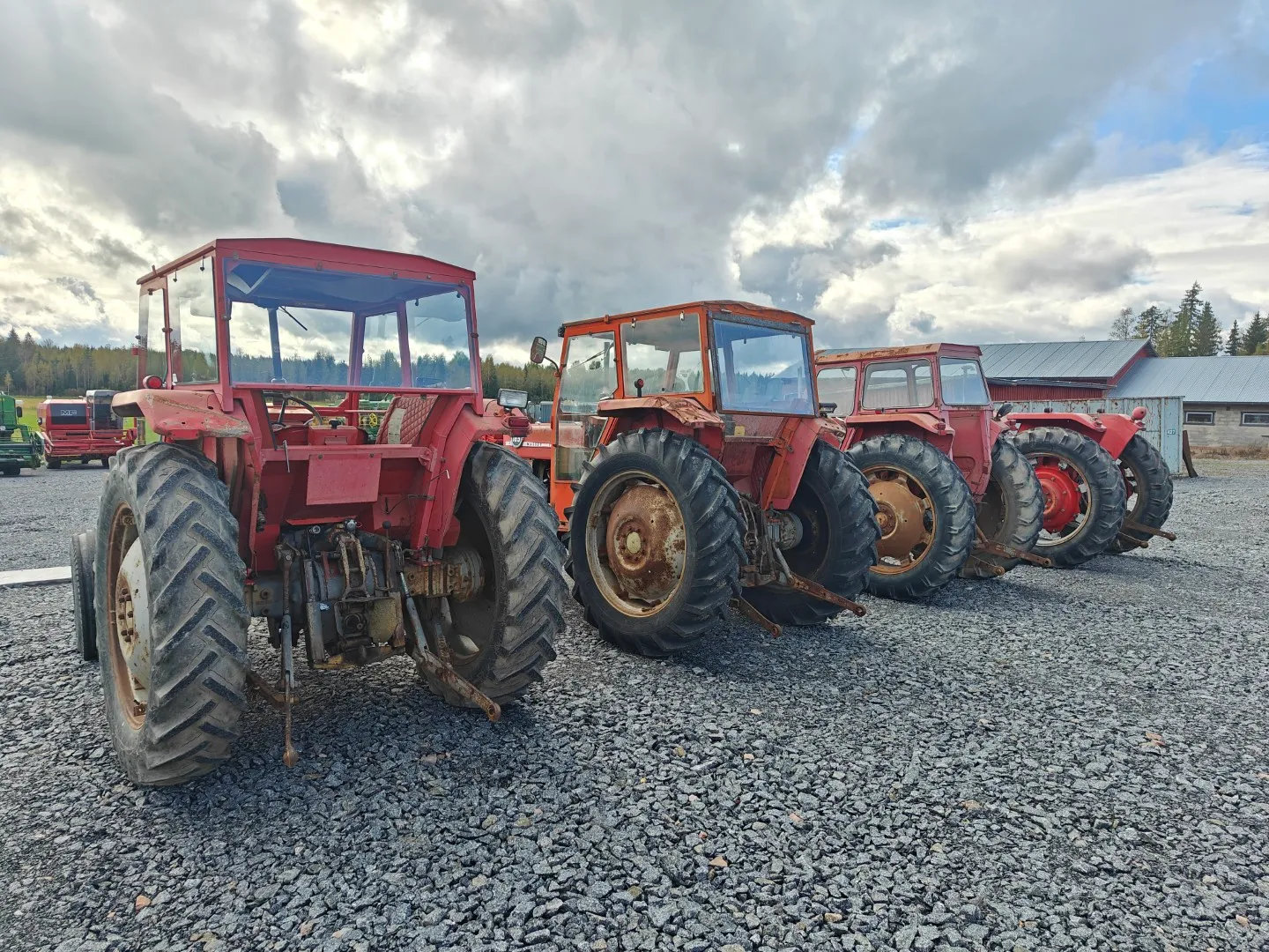 Massey Ferguson 165, 165S ja 175 traktoreita /