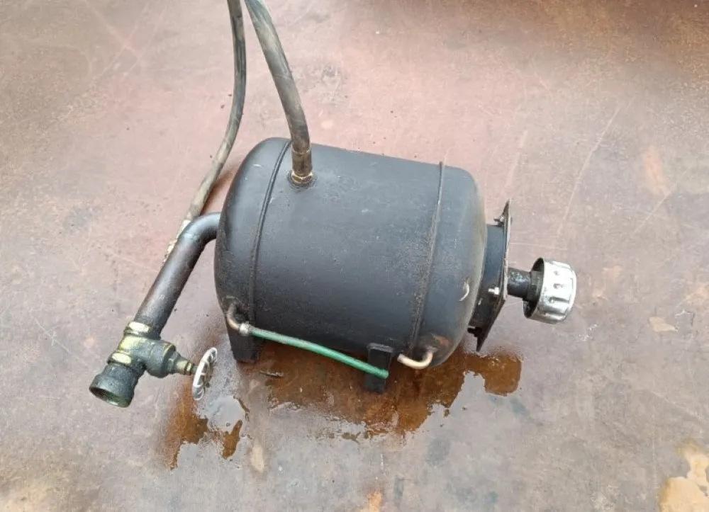 Massey Ferguson 175 / traktorin hydrauliikan lisäsäiliö