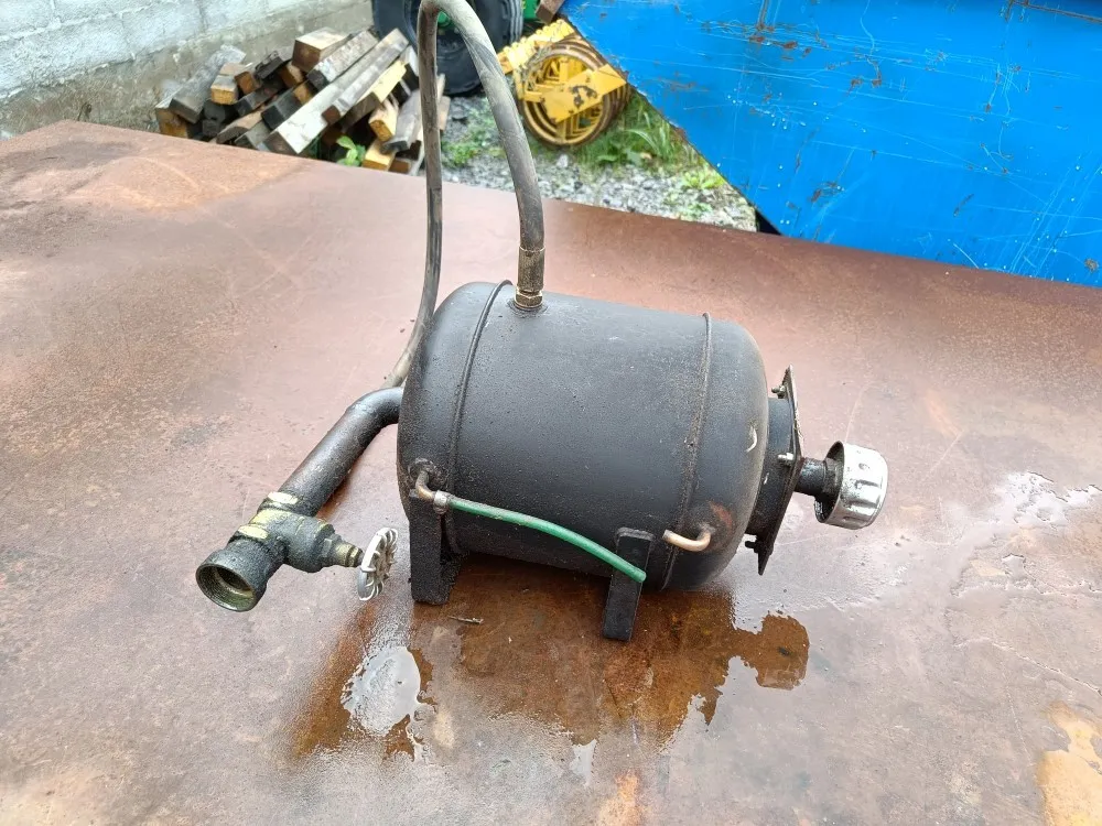 Massey Ferguson 175 / traktorin hydrauliikan lisäsäiliö