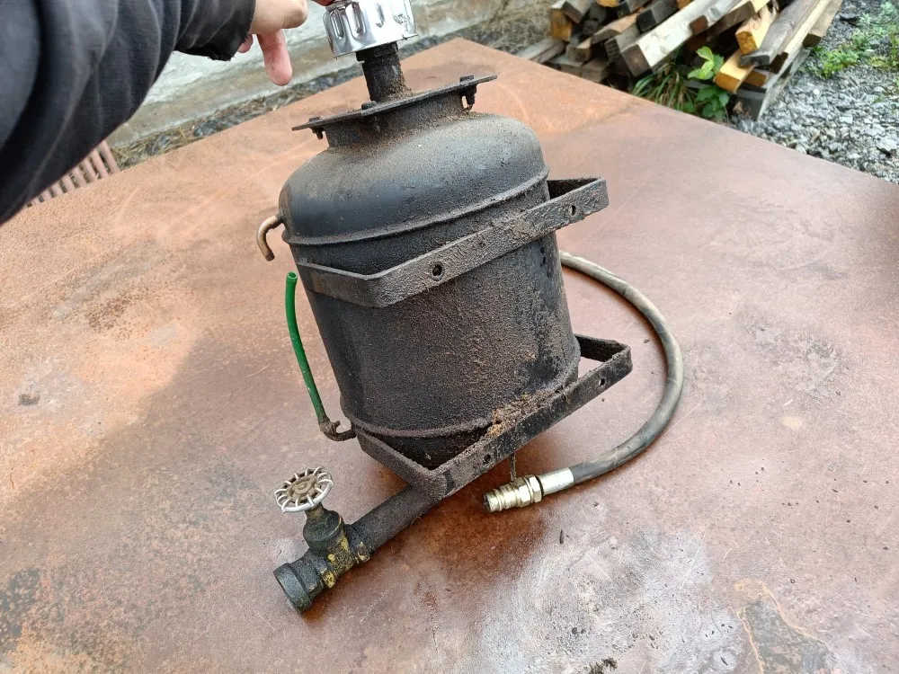 Massey Ferguson 175 / traktorin hydrauliikan lisäsäiliö