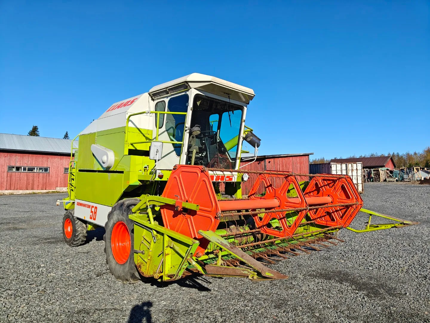 Claas Dominator 58 leikkuupuimuri / Katso video!