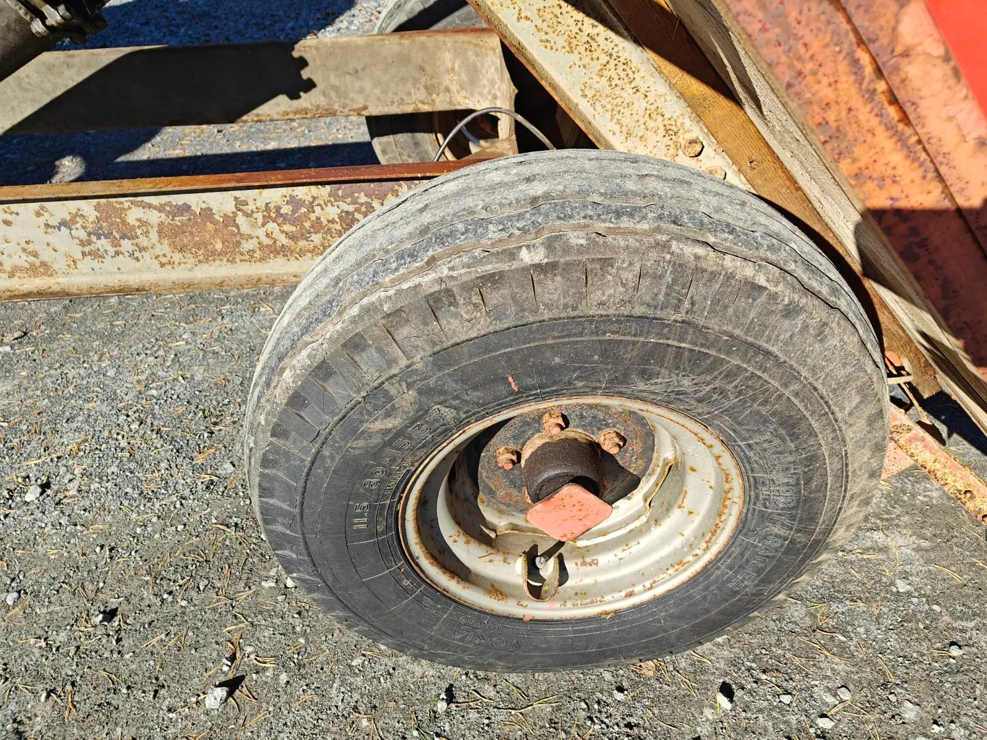 Kippikärry 1-akselinen / Peltilaidat ja -pohja - korjattavaksi