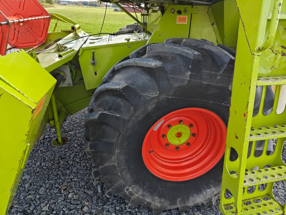 Claas Dominator 58S, 6-sylinterinen / hydraulinen torvi, ruumenlevitin, katso video