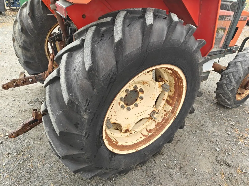 Zetor 7245 - neliveto traktori / Katso video!