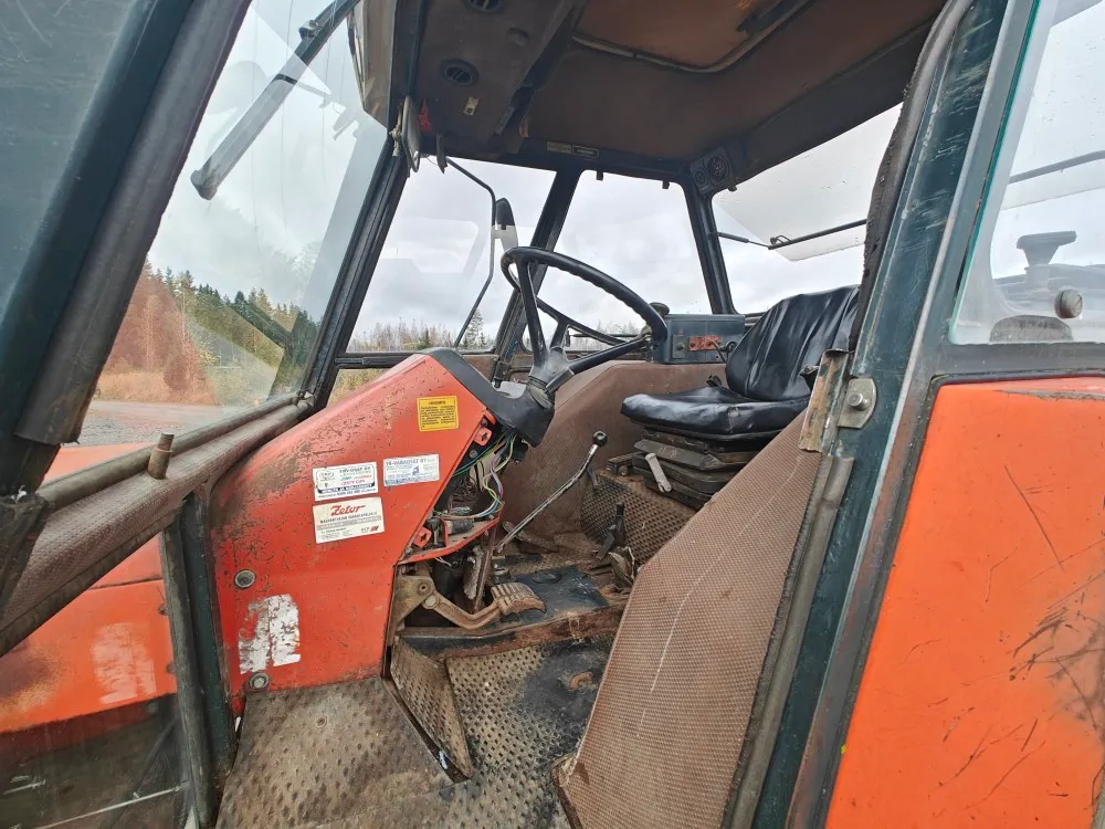 Zetor 7245 - neliveto traktori / Katso video!