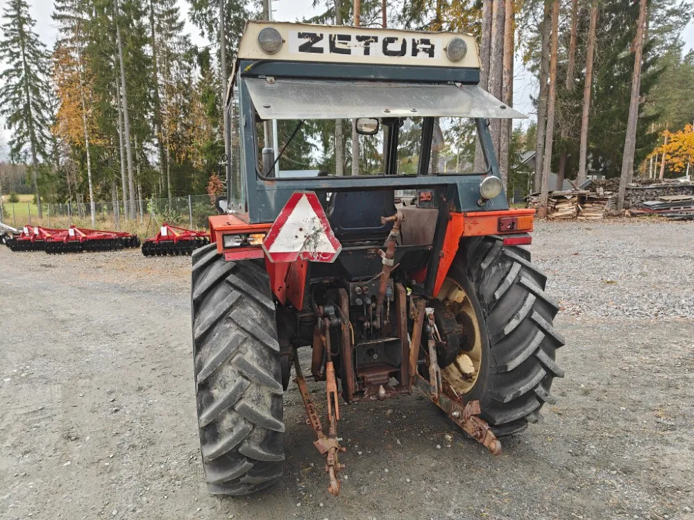 Zetor 7245 - neliveto traktori / Katso video!