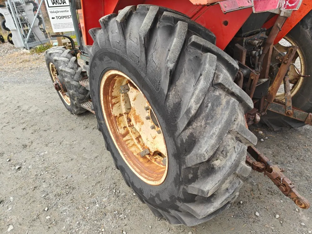 Zetor 7245 - neliveto traktori / Katso video!